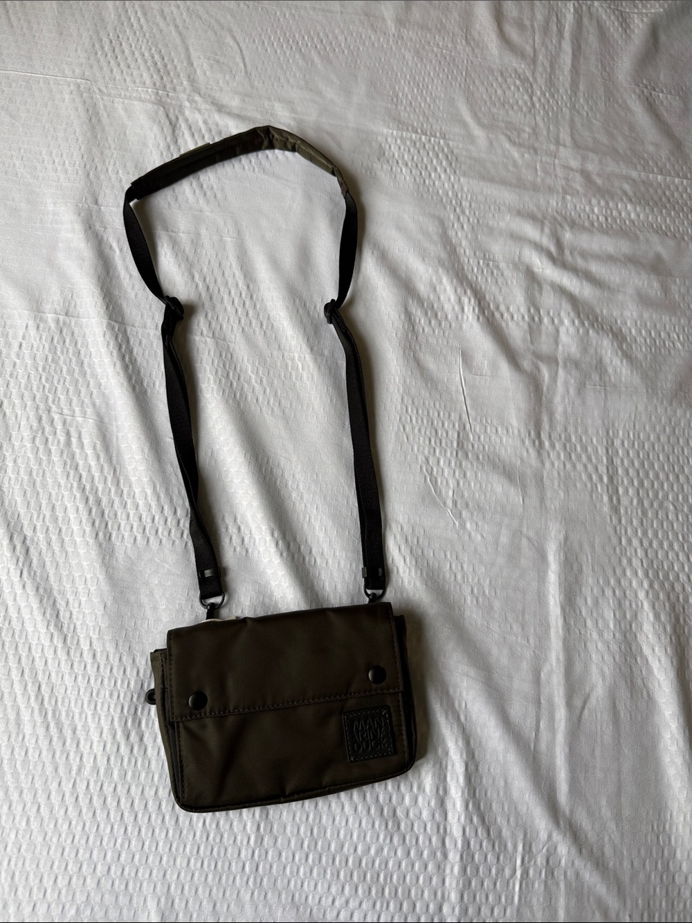 MANDARINA DUCK Olive Green Crossbody Bag with Adjustable Black Strap✨ - Picture 3 of 10